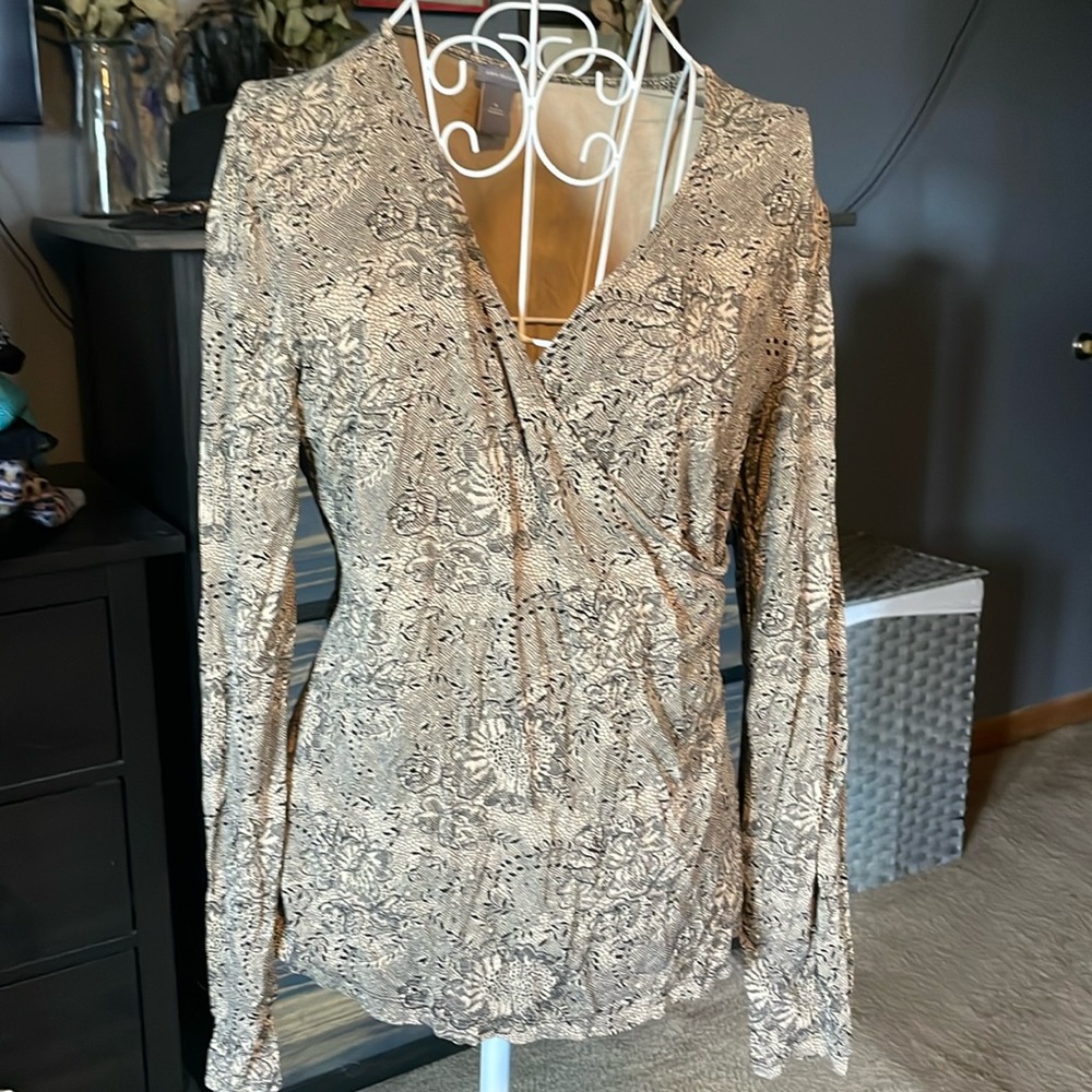 Long sleeved tan & black printed top